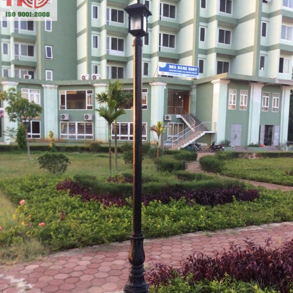 Cột đèn sân vườn là gì?Cấu tạo và ứng dụng trong đời sống